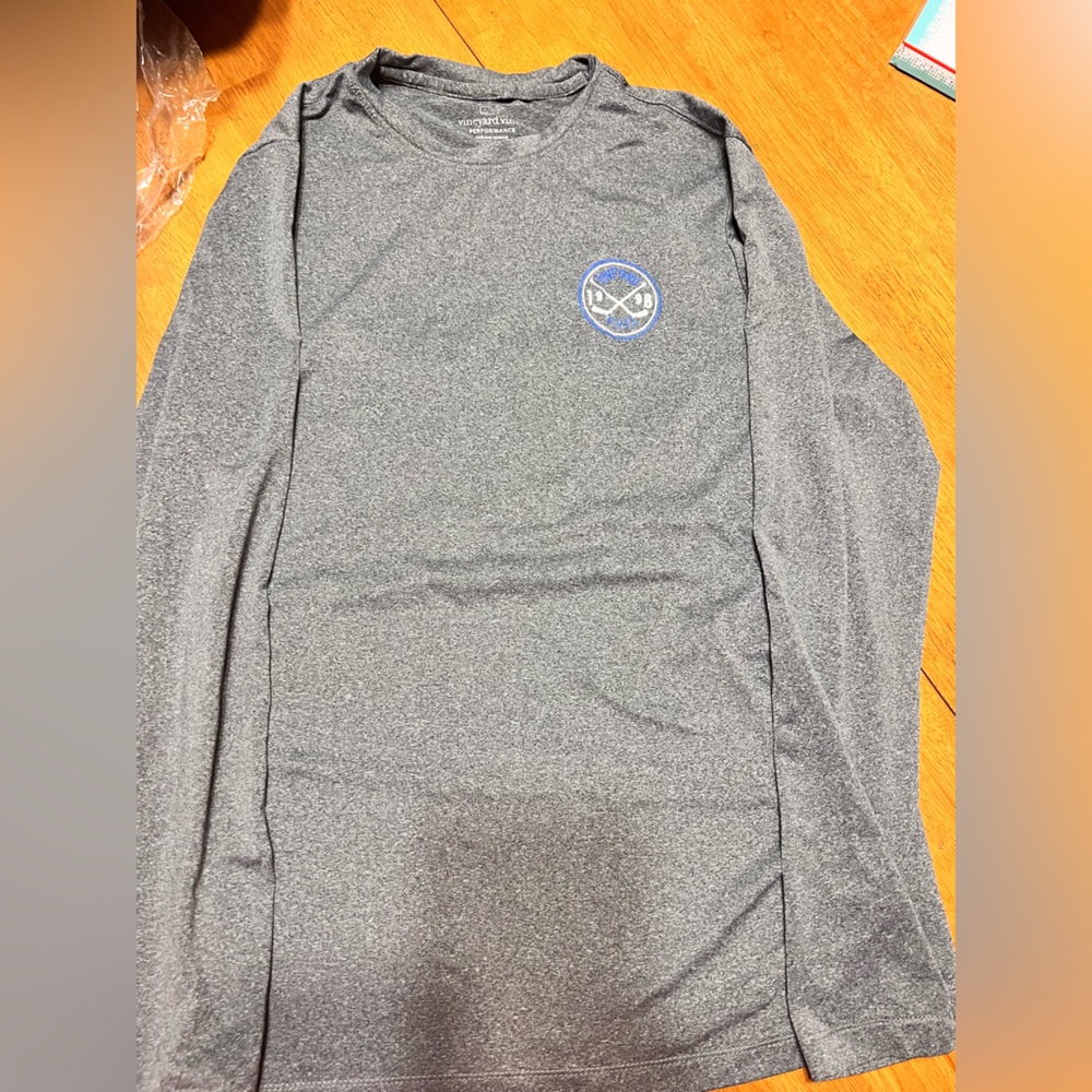 Vineyard Vines size M long sleeve hockey teeshirt